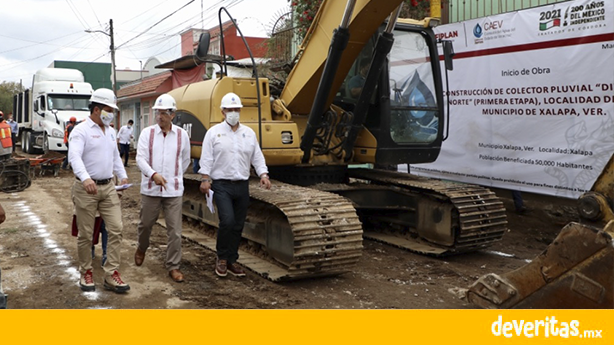 Gobernador da banderzo a la construcción del colector pluvial División del Norte, en Xalapa