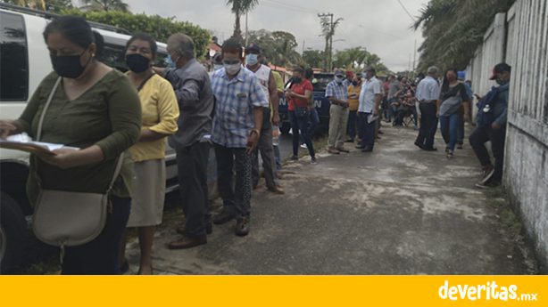 ¡Se las quieren agandallar!, foráneos llegan a Veracruz para vacunarse