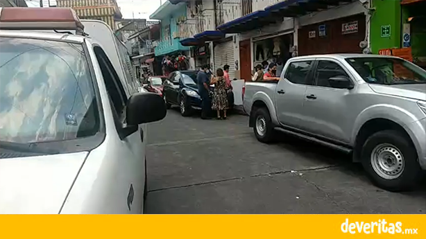 Fallece adulto mayor en plena calle por causas naturales en el centro de Xalapa