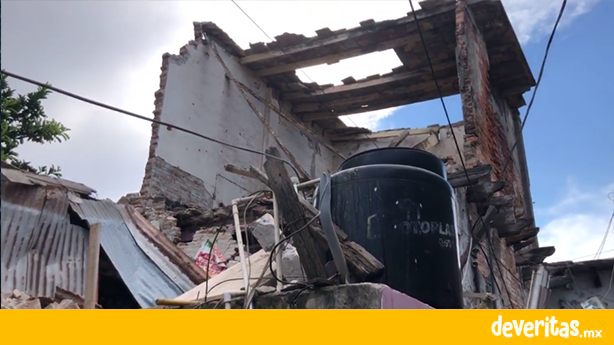 Se viene abajo casa en el Barrio de La Huaca, una mujer quedo bajo los escombros