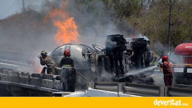 Se incendia pipa con combustible en carretera Cardel-Veracruz