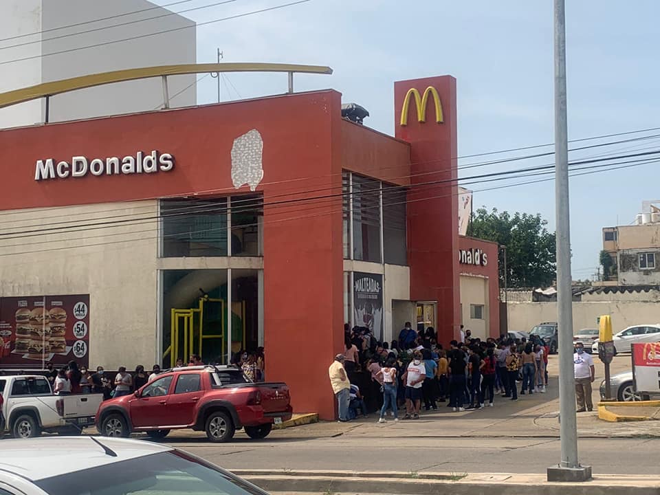 Fans de grupo coreano BTS provocan cierre de McDonald’s en Coatzacoalcos