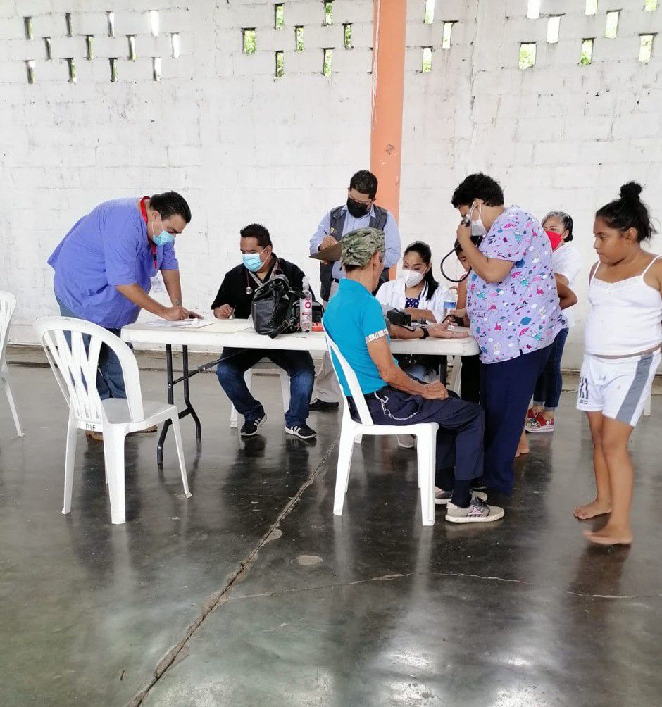 Apoya Salud a damnificados por desbordamiento del arroyo Chiltepec
