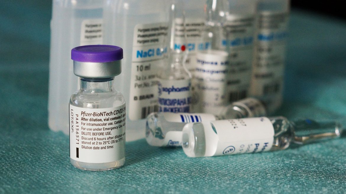 Hasta tres años de inmunidad contra covid con la vacuna Pfizer