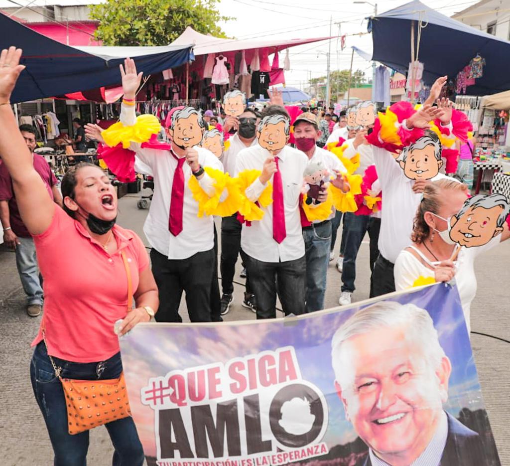 Arman papaqui  para apoyar a AMLO en Boca del Río