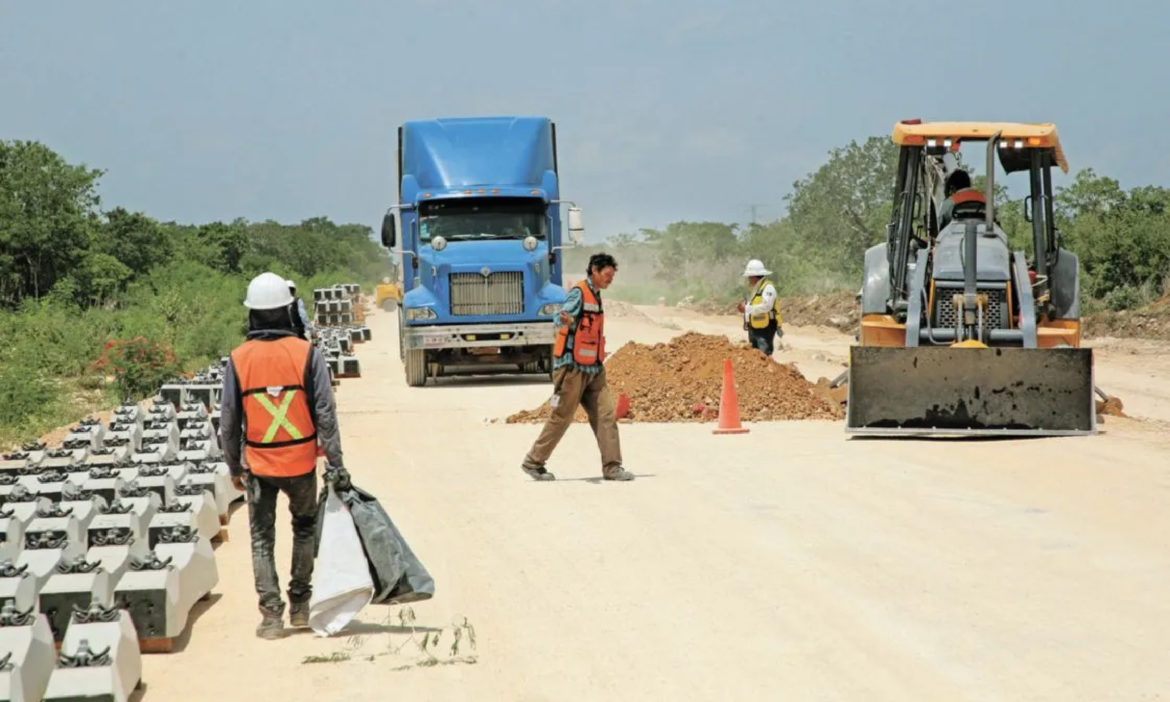Por estar detenida, construcción de Tren Maya costará más: AMLO