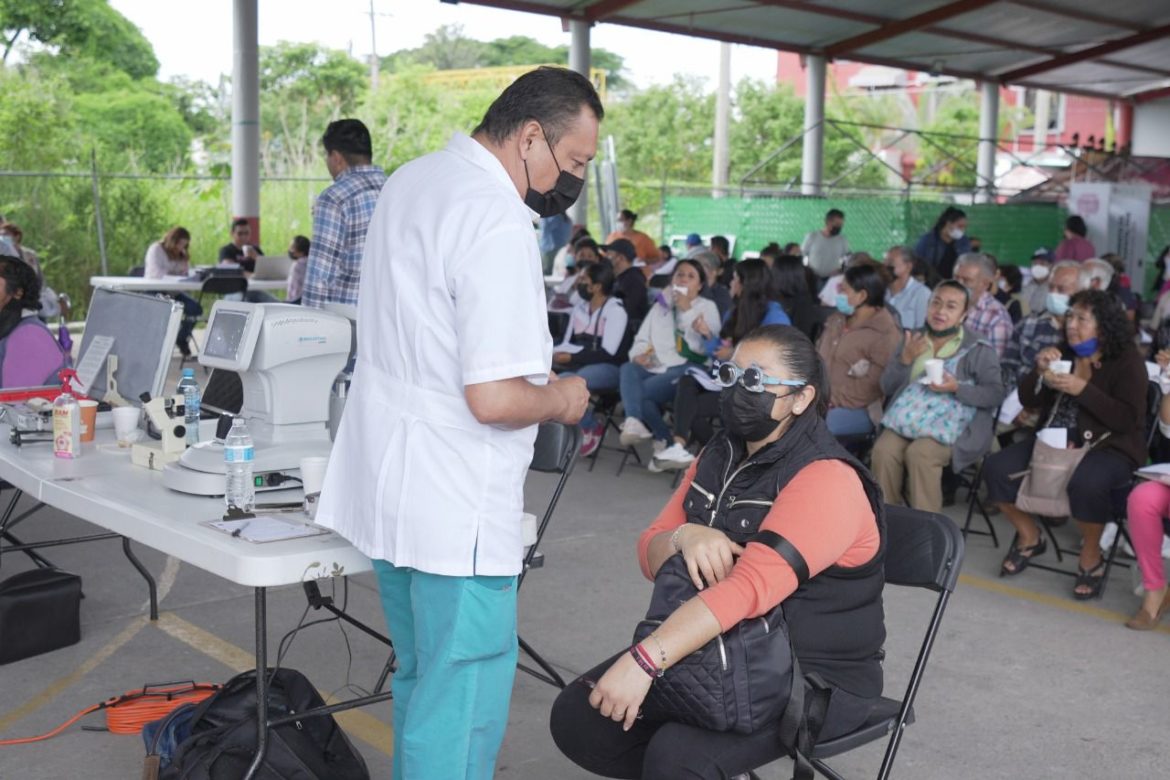 Con segunda jornada, DIF Emiliano Zapata entrega lentes y estudios visuales gratuitos