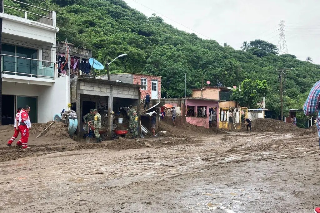 Cerro en Alvarado reciente el sismo de Michoacán; autoridades toman precauciones