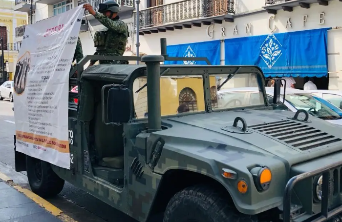 Ejército Mexicano recorre las calles del Puerto de Veracruz en busca de reclutas