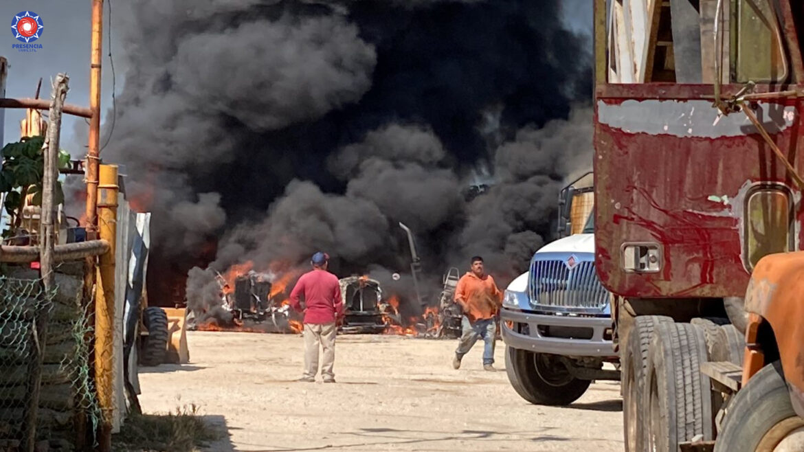 Incendio masivo arrasa con 11 tráileres en Veracruz