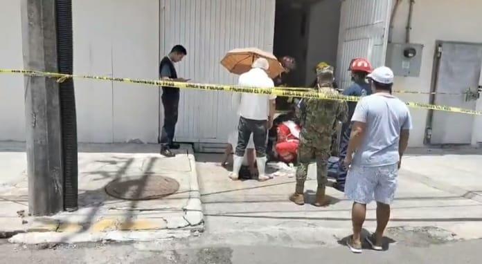 Elevador cae y lesiona a tres trabajadores de un negocio de carnes en Veracruz