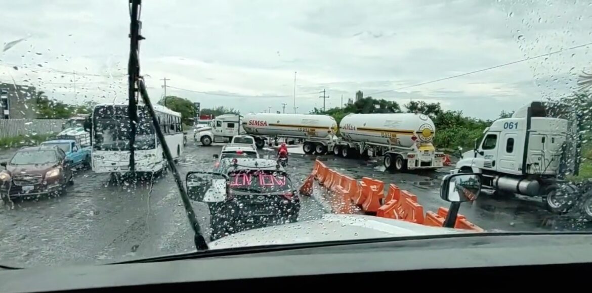 Tráfico en la Autopista Córdoba-Veracruz en caseta de Paso del Toro