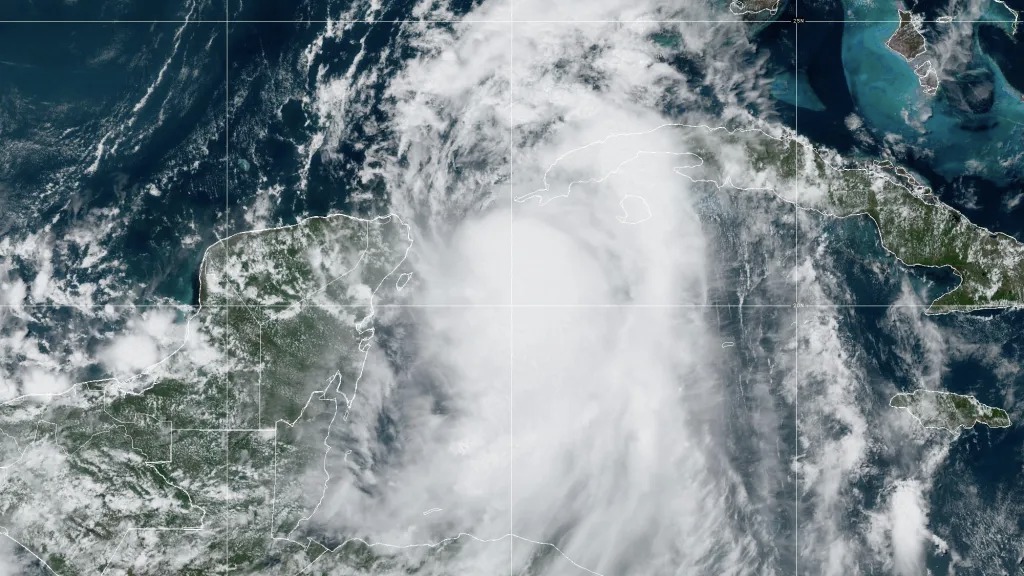Idalia amenaza con convertirse en huracán