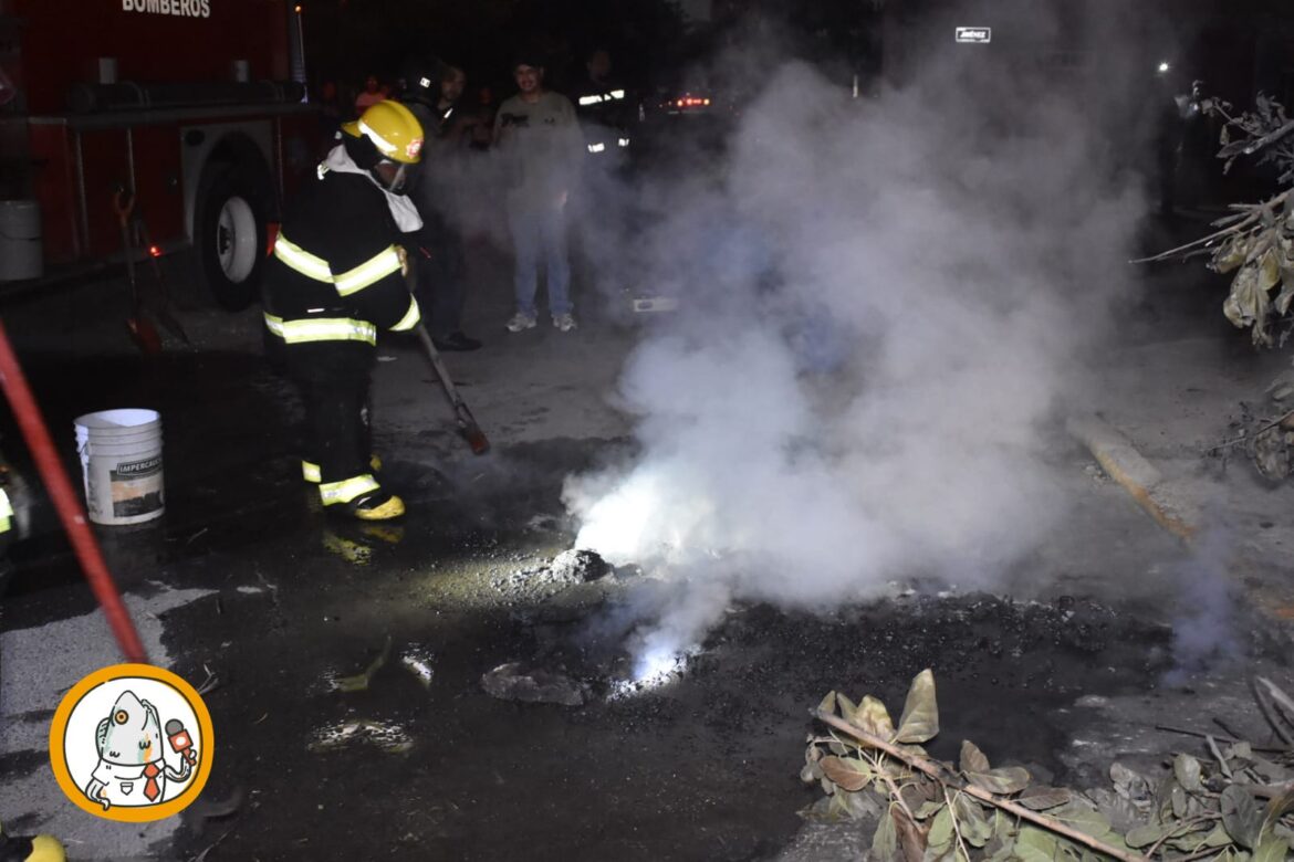 Cortocircuito deja a vecinos de la Miguel Alemán sin luz y genera un incendio