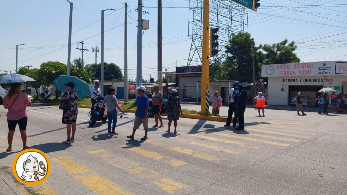 Manifestación en Veracruz: colonos del Predio La Loma exigen solución por corte de luz