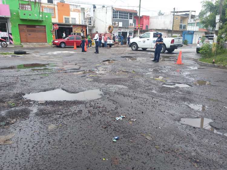 Calles en mal estado ahuyentan el turismo en Veracruz, taxistas descontentos exigen soluciones