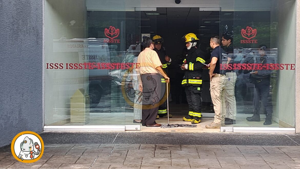 Dos adultos mayores quedaron atrapados en un elevador del ISSSTE, en Veracruz