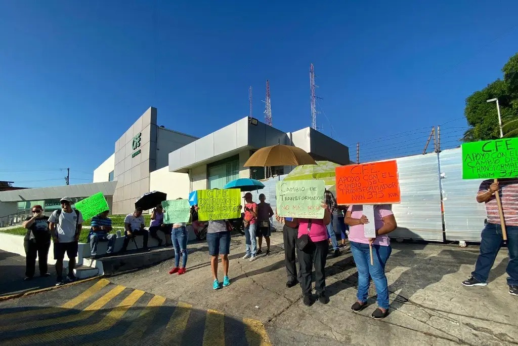 Vecinos de la colonia Miguel Ángel de Quevedo exigen cambio de transformador