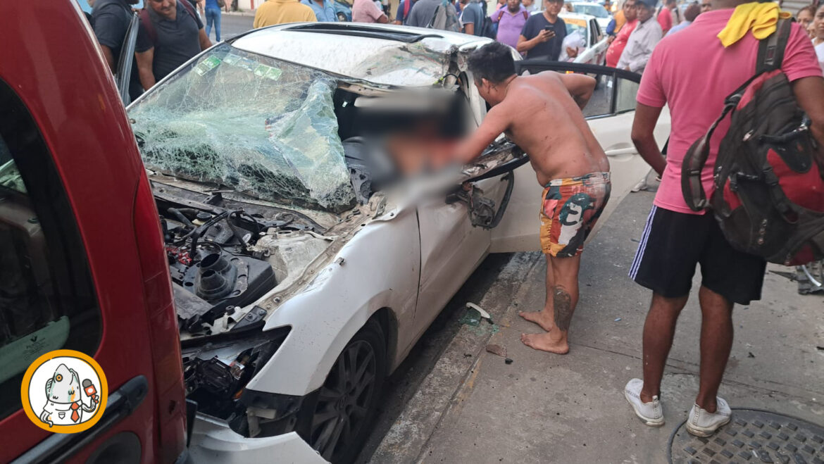 Jóvenes en presunto estado de ebriedad causan accidente automovilístico en Veracruz