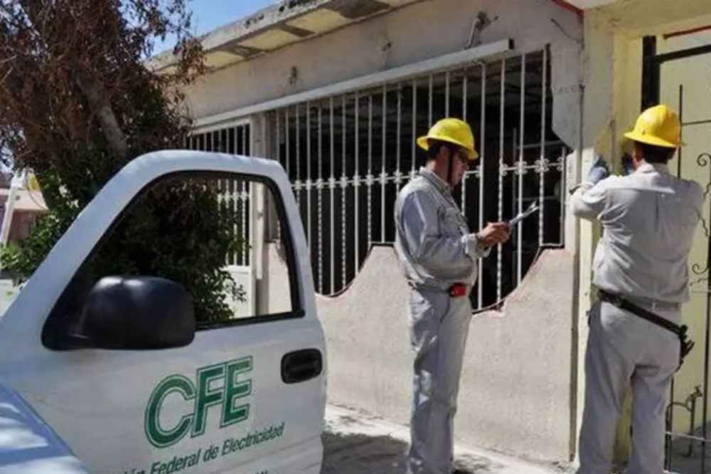 ¡Cuidado! Advierten de presuntos asaltantes con uniforme de CFE en Veracruz