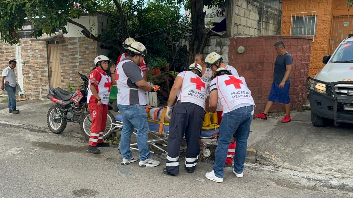 Abuelito sufre caída de 6 metros de altura, en colonia de Veracruz