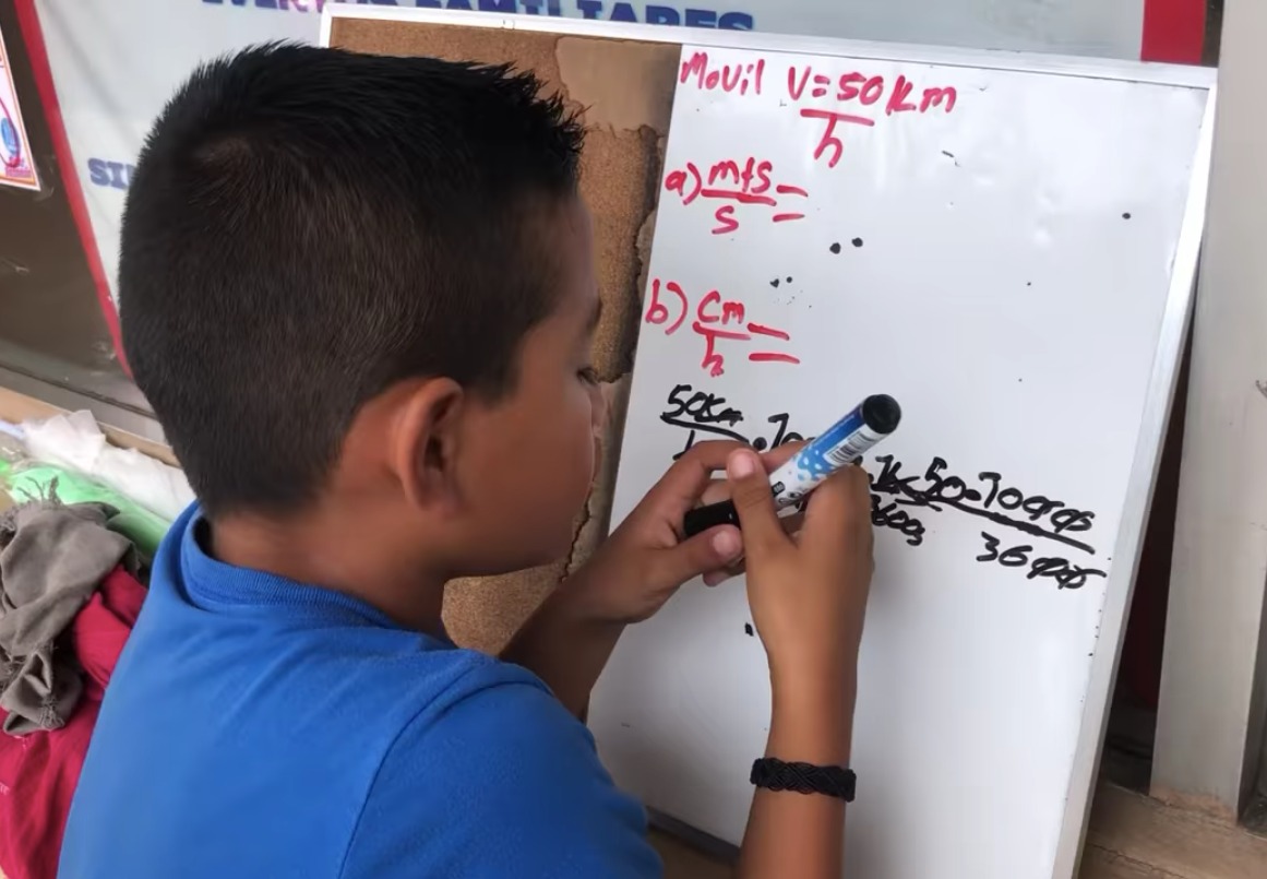 Niño prodigio de las matemáticas de Veracruz recibe beca
