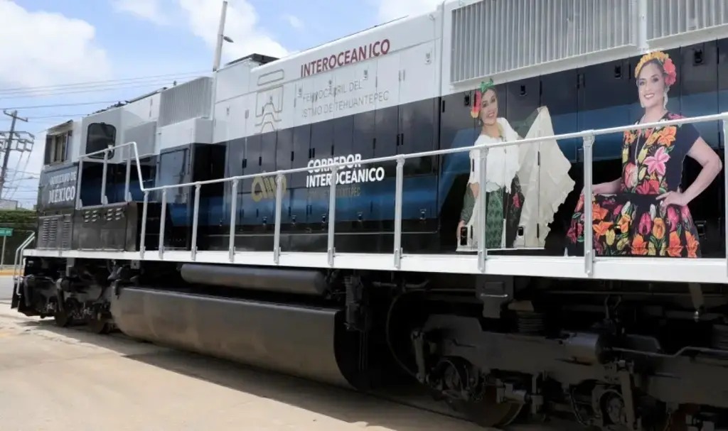 Saldrá más ‘bara’ ir de Veracruz a Oaxaca en tren que en autobús: AMLO