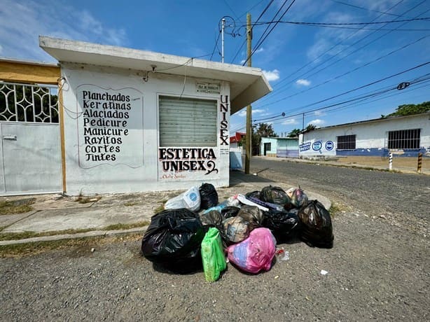 Vecinos de colonia en Veracruz reporta acumulación de basura por ausencia de carro recolector