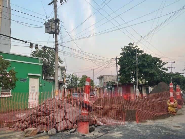 Calle del centro de Veracruz estará reducida a un carril por reparación del socavón
