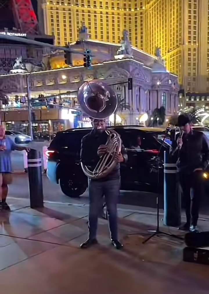 Captan a exmúsico de Julión Álvarez tocando en calles de los Estados Unidos